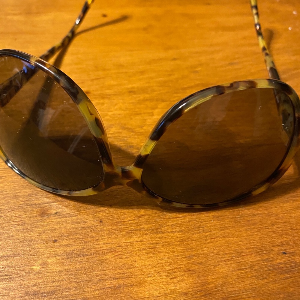Sunglasses in excellent condition. Gently used but look brand new.